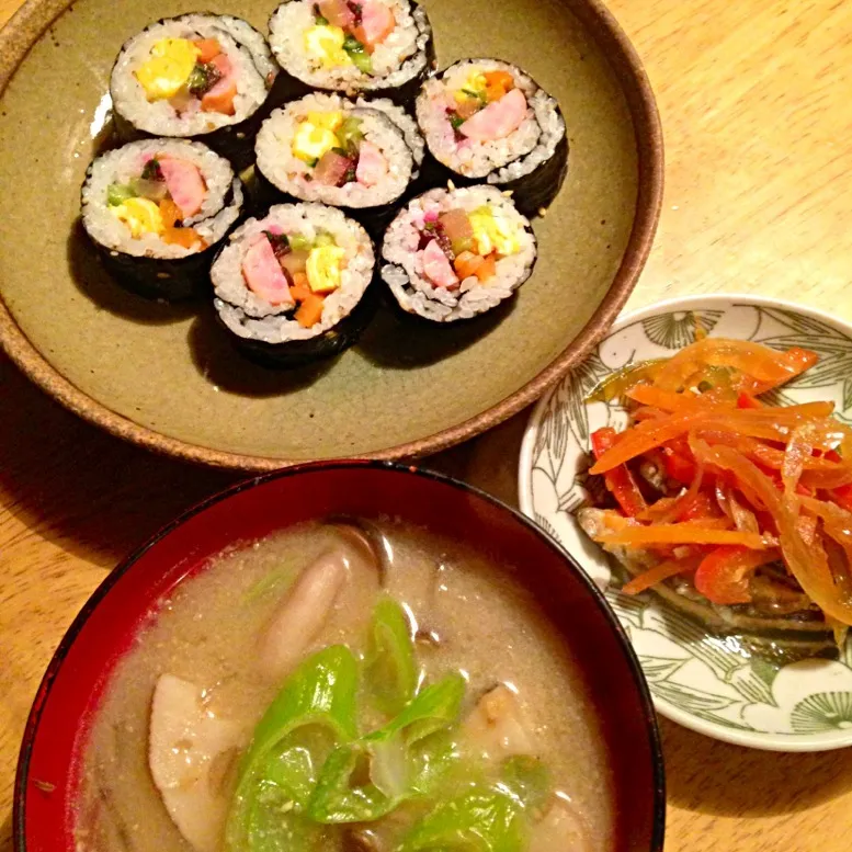 Snapdishの料理写真:キムパプで晩ご飯|まっきーさん