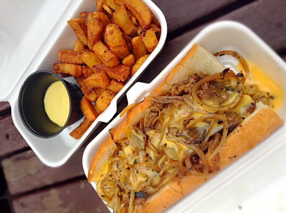 LuNch @ A ParK BenCh..|GeMzKiTchさん