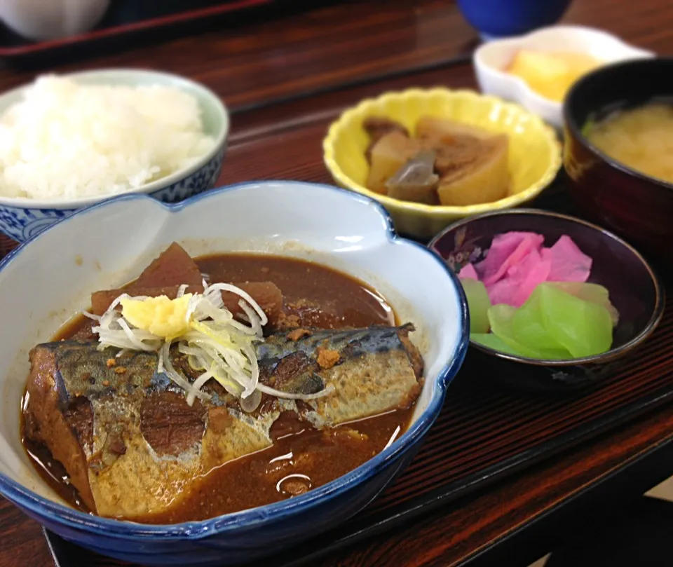 営業マンの昼ごはん 鯖の味噌煮定食|ぽんたさん