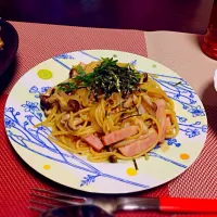 Snapdishの料理写真:きのことベーコンの和風パスタ♡|ゆきぃさん