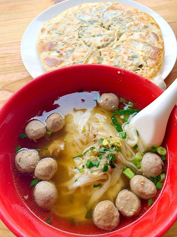 Snapdishの料理写真:Shan noodle and dumpling|Sachiko Tomimoriさん