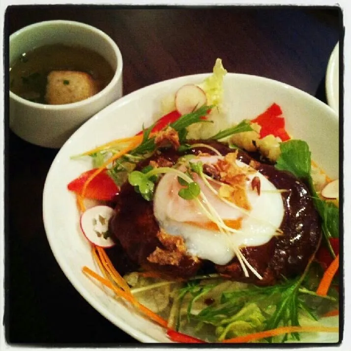 夜カフェ♡
ロコモコ*スープ と 
海鮮トマトパスタ*明太子バケット。
食後にはチャイをいただきました(´∀｀*)|acaneさん