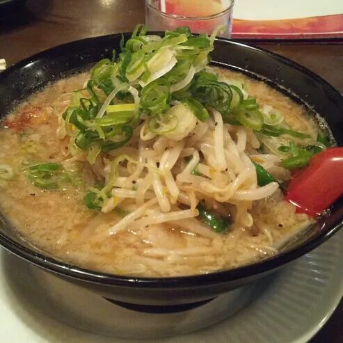 岩盤浴のあとに豚もやしラーメン♡
もやしたっぷりで食べごたえたっぷり！
岩盤浴の意味あったのか？w|acaneさん