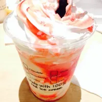 Snapdishの料理写真:Strawberry sundae|yukariさん