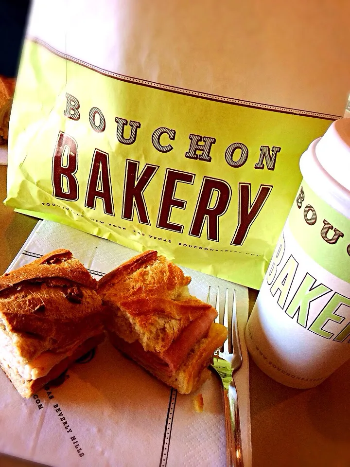 ブレックファーストは大好きなBOUCHON BAKERYで😋
🇺🇸💕👍🍞☕️|chieさん