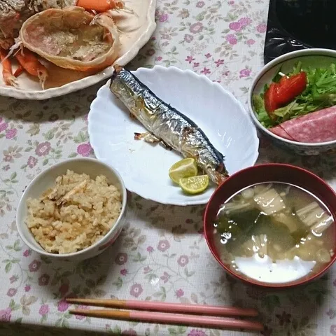 連休最後は実家でご飯食べて東京へ。蟹、秋刀魚、鮎飯、って魚尽くし☆
新潟～富山とお米と魚が美味しい三連休でした( ´∀｀)|ゆきさん