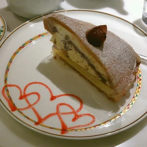 Snapdishの料理写真:行きたいケーキ屋さんがあったのに、まさかの夏休み(;o;)東京からはるばる大阪へ行ったというのに。。
でも代わりに入ったお店も美味しかったから良いのさ(*^ー^)ノ♪|ゆきさん