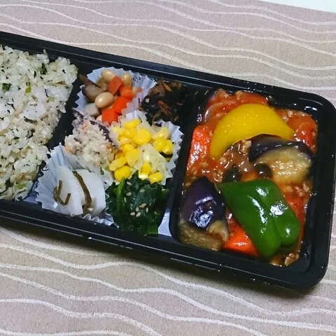 今日も疲れたぁ(´д｀|||)
本日はトマト麻婆のお弁当☆
移動中の車から東京タワーが真正面に見えたのでパシャリ(。-∀-)|ゆきさん