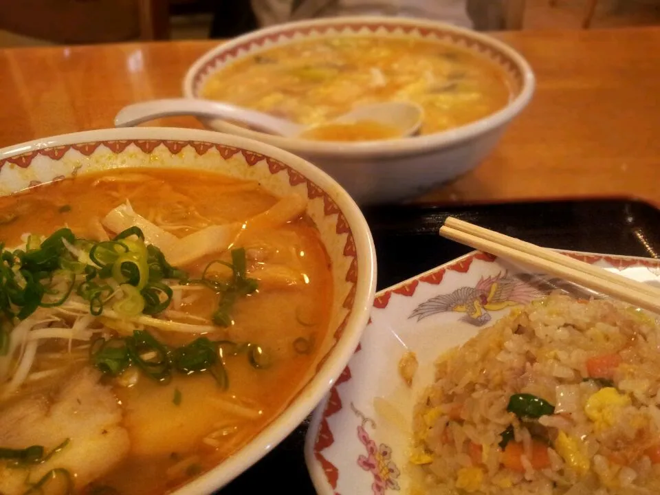 酸辣湯麺 、味噌ラーメン、炒飯|とらさん