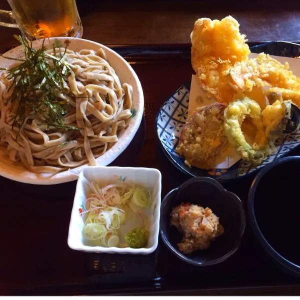 竹富島でお昼～こちらも年一の祭りと重なり村人総出で店やってない！もずくそば島野菜天ぷら～そば粉使ってないらしい。昼ビールとパフェ！|ゆきこぱんださん