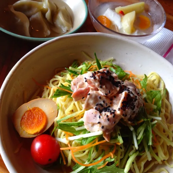 今日のお昼はディズニーランド中華で冷麺、水餃子、杏仁豆腐ʕ•̫͡•ʔ|ゆきこぱんださん