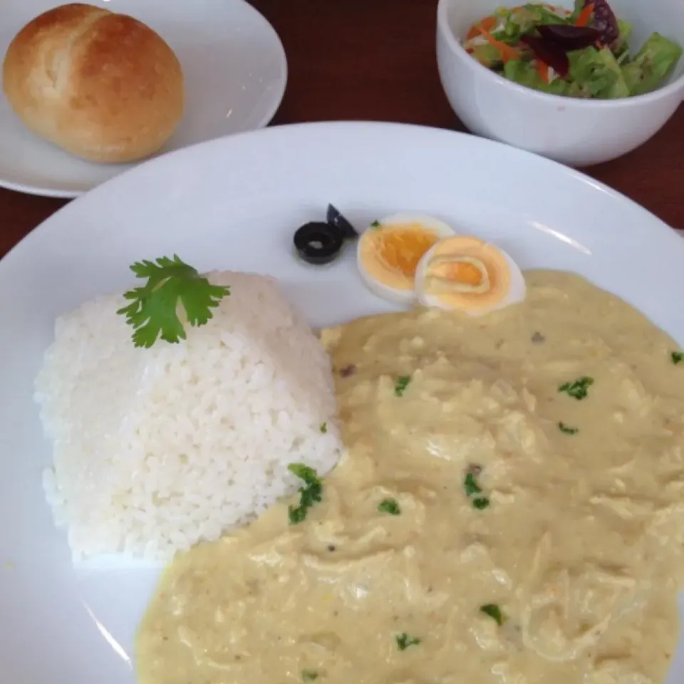 新しいペルー料理屋さん！鶏胸肉のクリームシチュー(●'ω'●) パンももちもちで美味しかった！！|ゆきこぱんださん