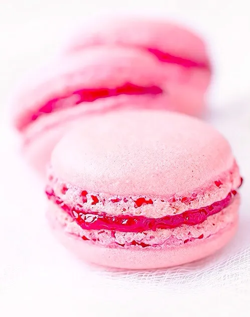 Pink strawberry macaroons🍓|desireeさん