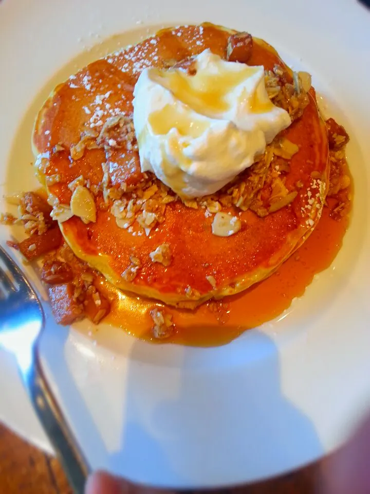 Snapdishの料理写真:Blue berry granola pancakes|Mario Mさん