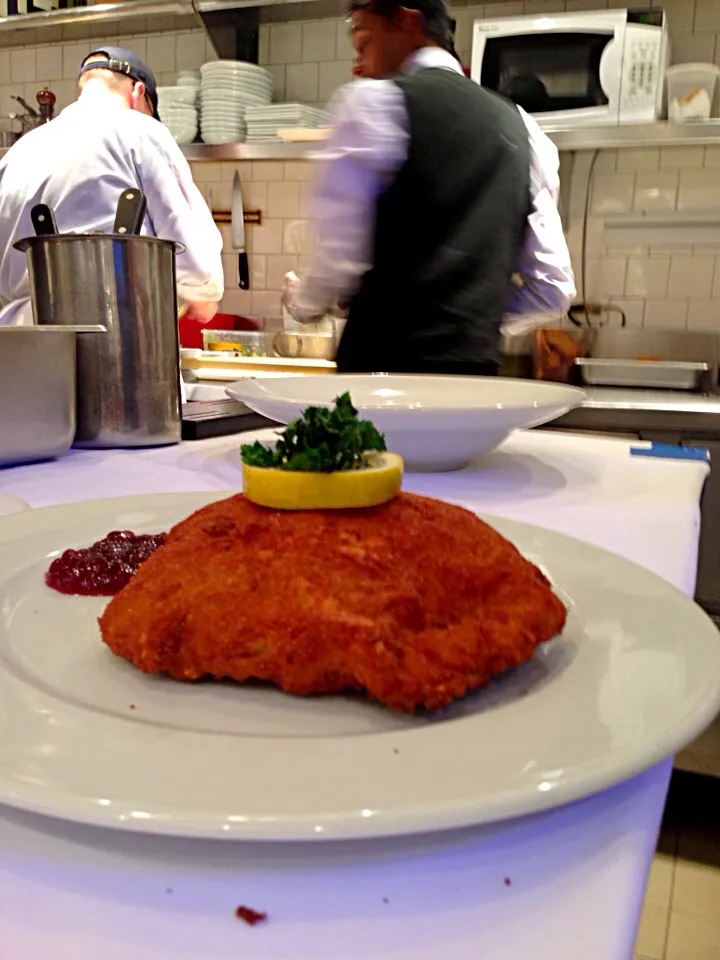 Wiener schnitzel with lingonberry|Gardner Olesonさん