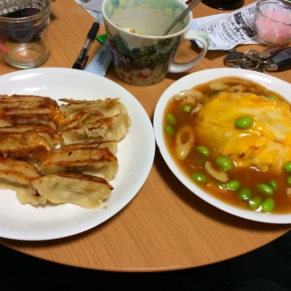 こないだの夕飯(((o(*ﾟ▽ﾟ*)o)))テーブル汚い(;_;)
天津飯と餃子と中華スープ♡|あかりさん