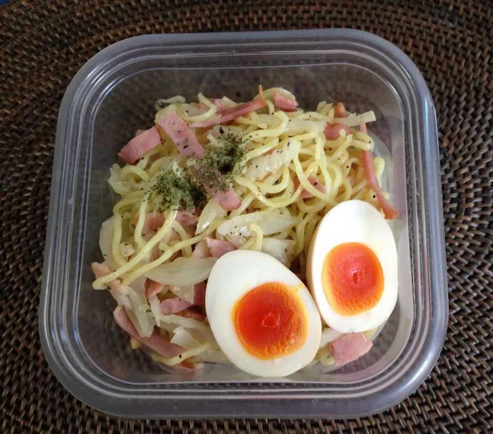 ショルダーベーコンとセロリの黒胡椒焼きそば弁当|*なおみん*さん