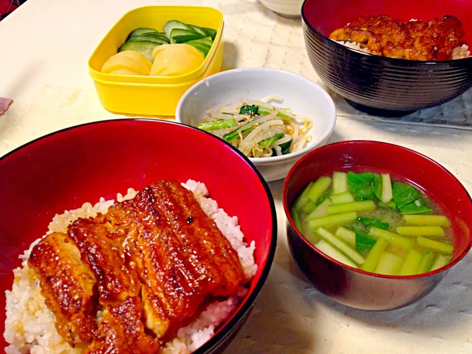 鰻丼！！魚屋さんで半額だったので飛びつきました♡(*^_^*)フワッフワ美味しい〜♪|ひかるんさん