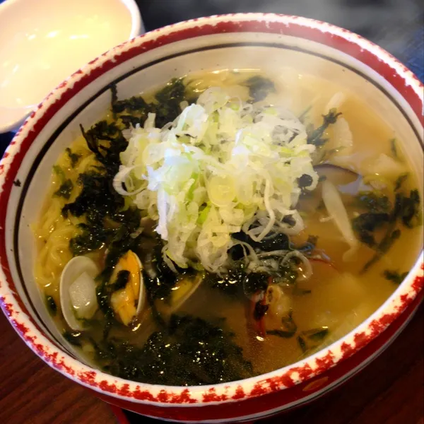 Snapdishの料理写真:あさりとバラ干しのりの塩ラーメン|あややさん