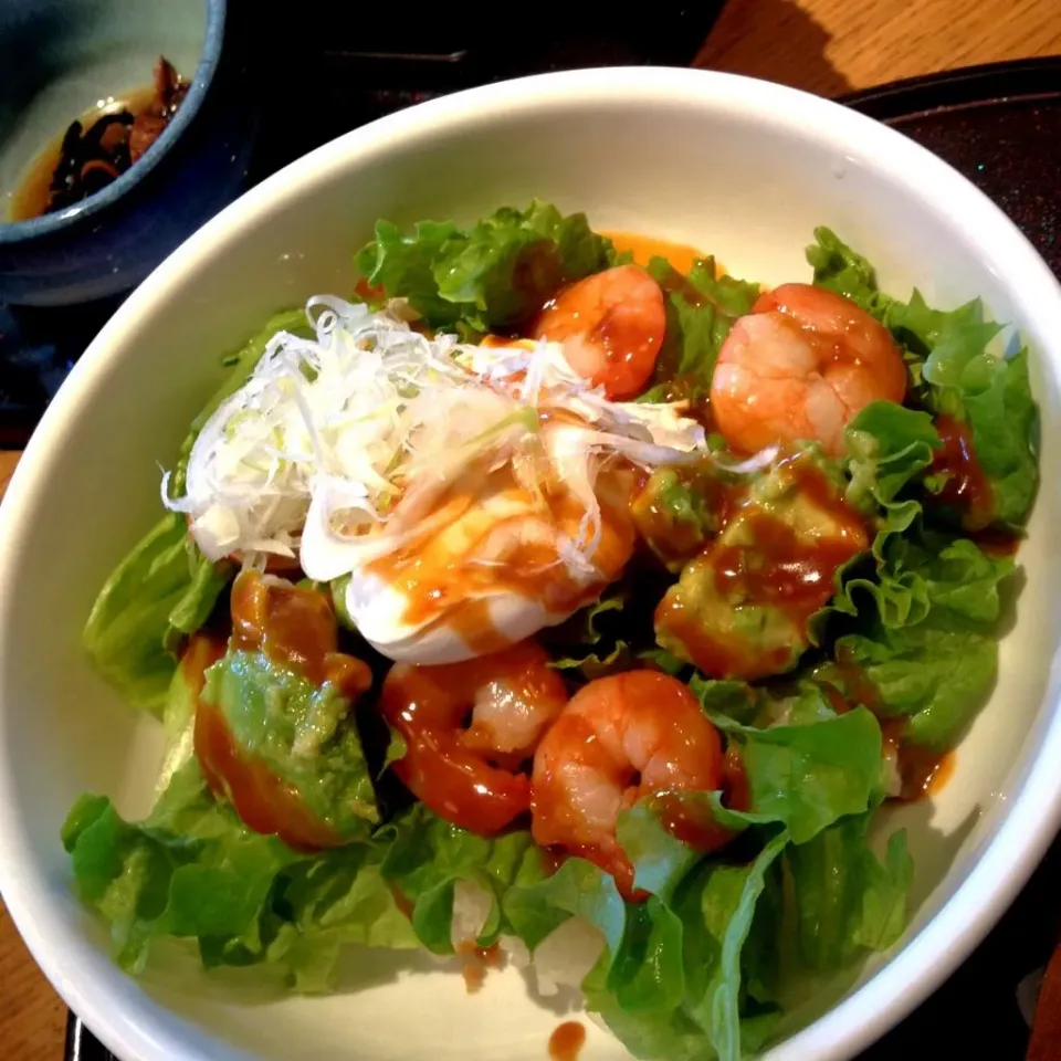 アボガド丼。春っぽい色♪|あややさん