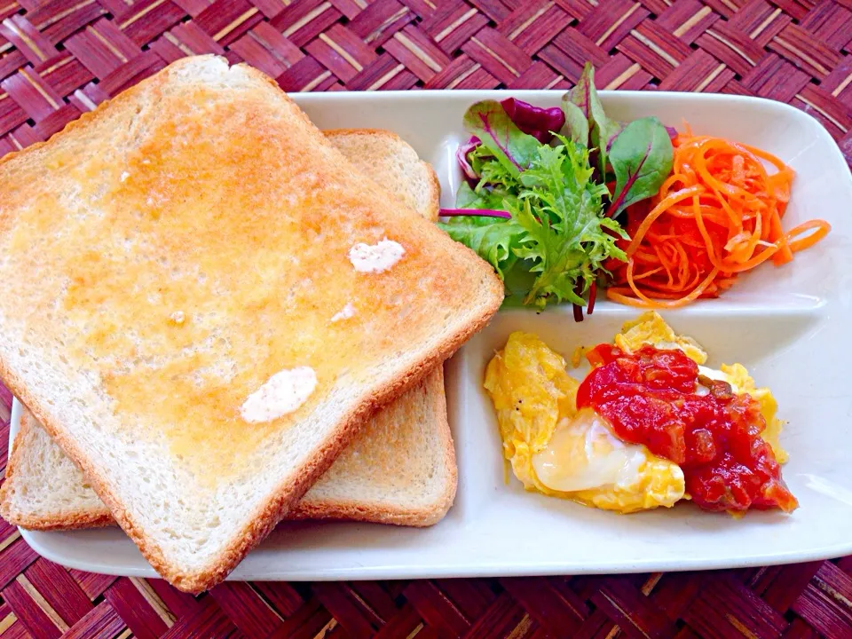 Snapdishの料理写真:Honey Toast🍯ﾌｫｱｸﾞﾗの香りを纏ったｽｸﾗﾝﾌﾞﾙ､ﾊﾆｰﾄｰｽﾄ|🌈Ami🍻さん