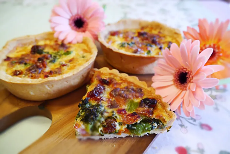 菜の花とドライチェリートマトのキッシュ|メイスイさん