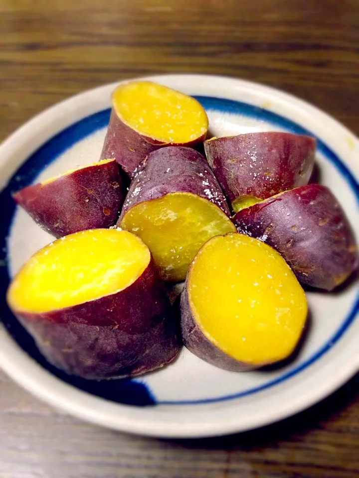 Snapdishの料理写真:炊飯器でお芋さん🎶|Aya Iwaseさん