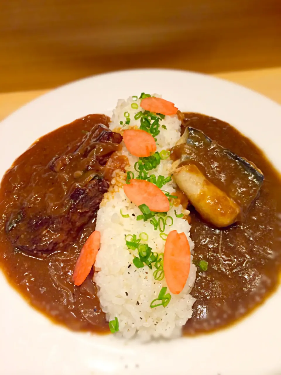 和風鯖とカツオだしと洋風豚バラ肉の赤ワイン煮込みのハイブリッドカレー|Shota Kimotoさん