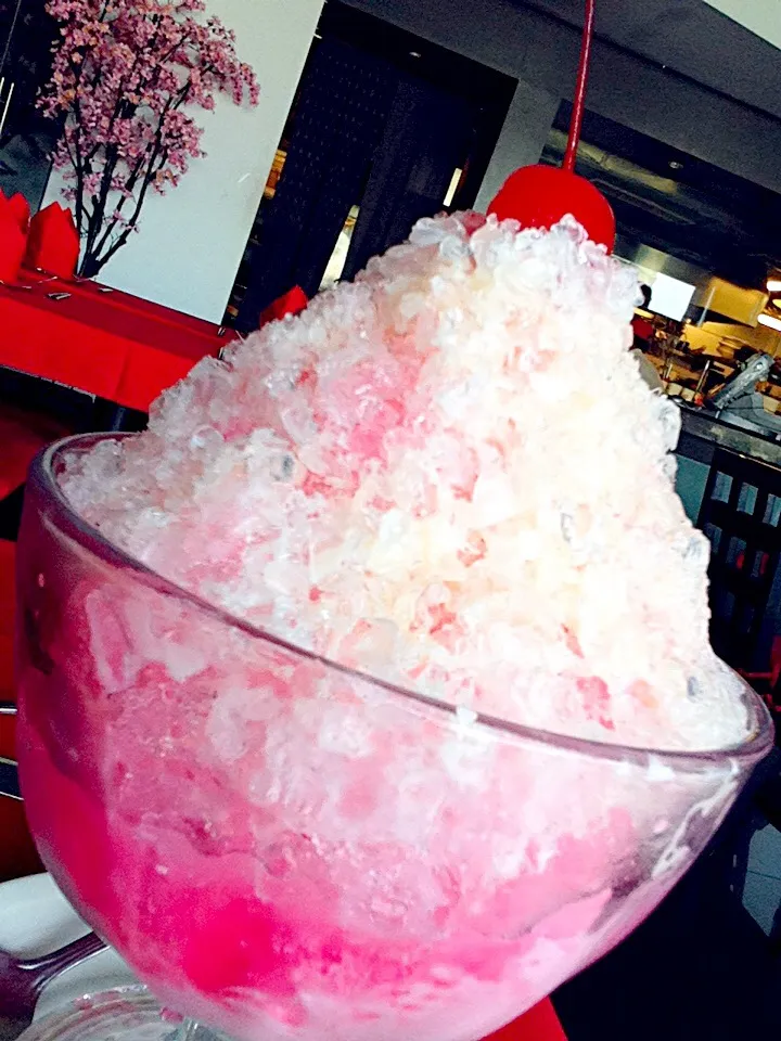 Snapdishの料理写真:strawberry shaved ice|シンシアさん