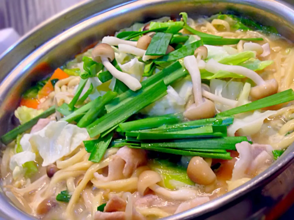 醤油とんこつラーメン鍋🍜|おかっぴーさん