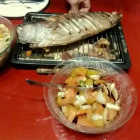 grilled tuna...tomatoes side dish|rizaldy rodriguezさん