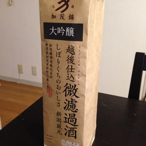 加茂錦 大吟醸 越後仕込 微濾過酒。
吟醸香があまりしないので、大吟醸らしさは感じない。若干苦味が強めかな。|hanecoさん