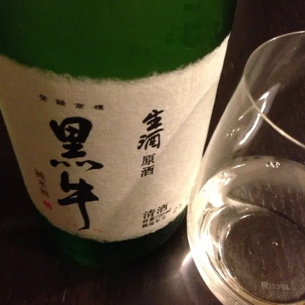 純米酒 黒牛 本生無濾過。瑞々しくて、香りも良い。味は濃厚。ワイングラスで飲みたいお酒。|hanecoさん