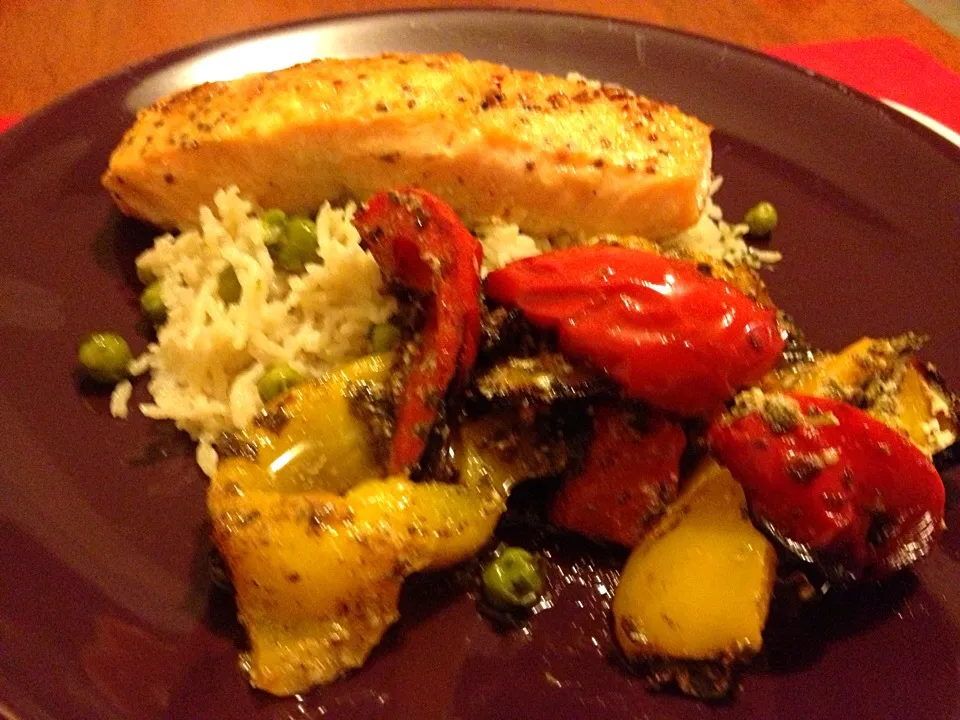 Salmon with Rice, Peppers, Red and Yellow Peppers|Rachelle Elise Etienne Breidenbachさん