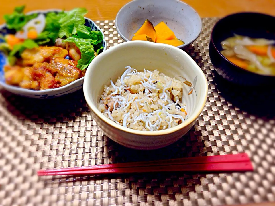 炊き込みご飯、唐揚げ、かぼちゃ甘煮、きのことサツマイモのお味噌汁|Ryokoさん