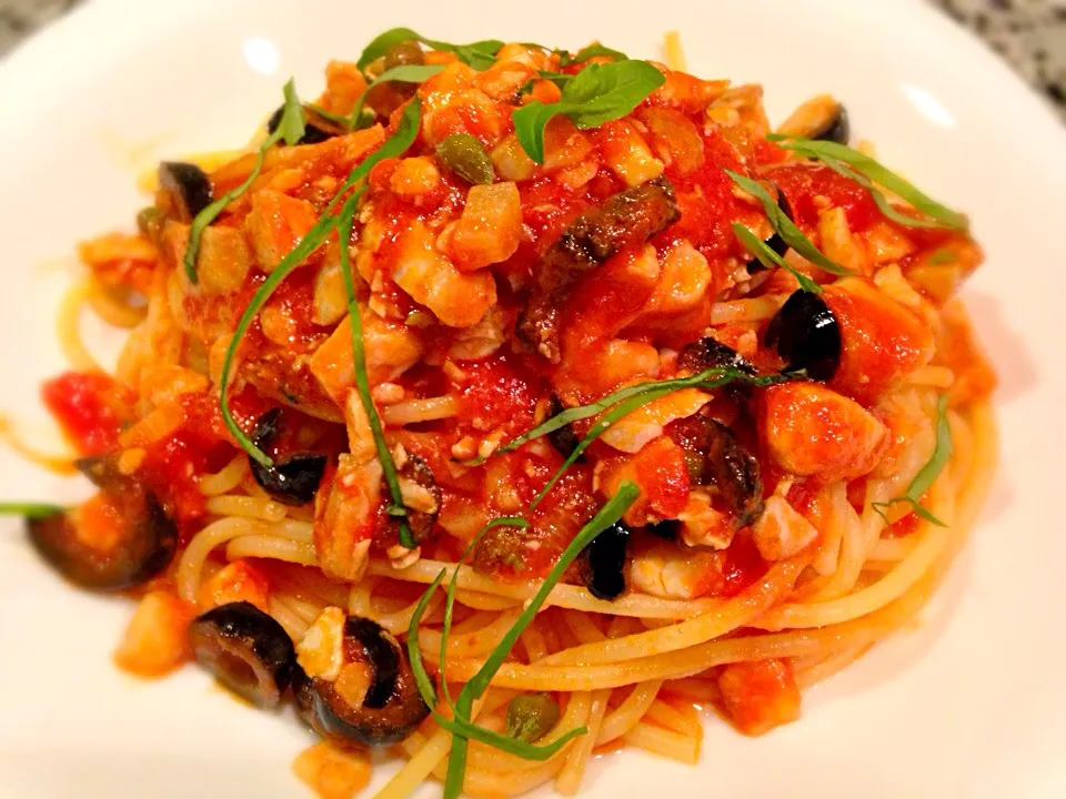 Snapdishの料理写真:spaghetti al sugo di branzino (すずき)|Fabio  Palmieriさん