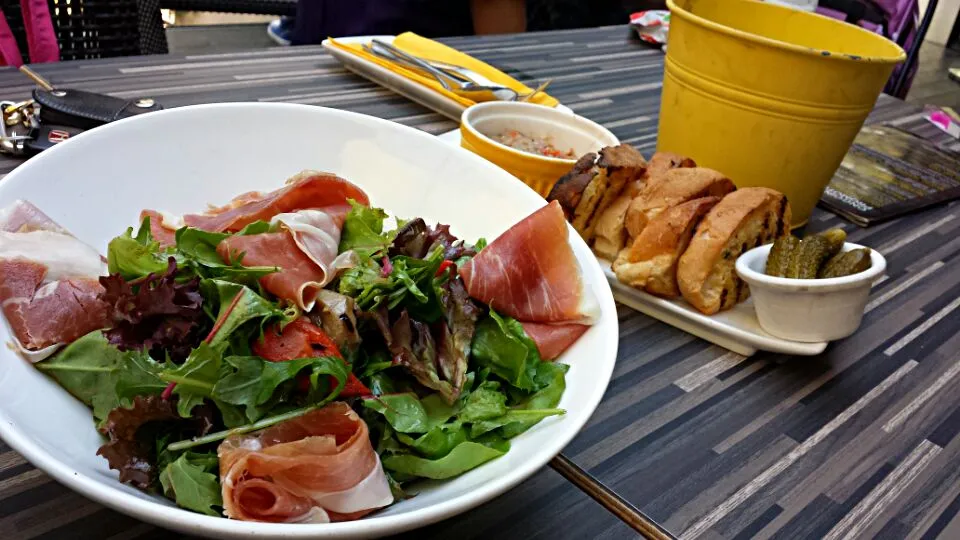 marinated and grilled summer vegetables salad with parma ham|genさん