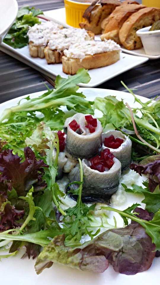 marinated herring on a bed of green apple salad and roasted beetroot|genさん