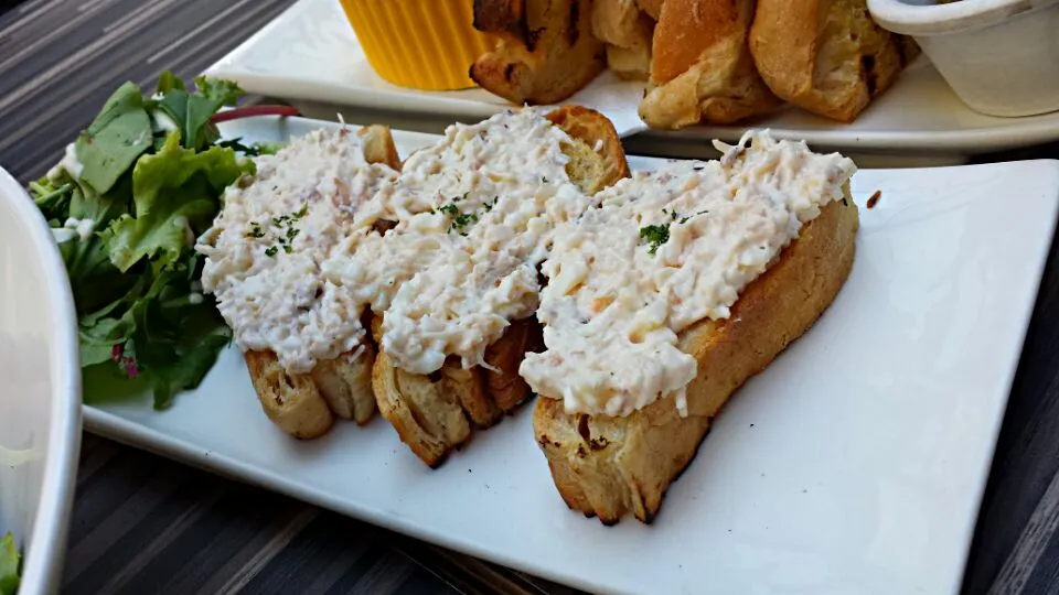 king crab salad on toasts|genさん