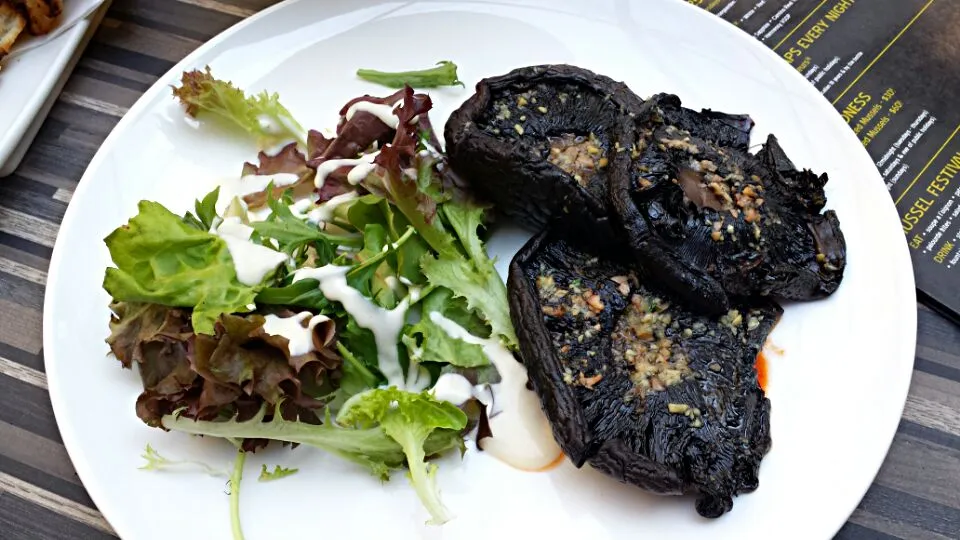 grilled portobello mushroom with herb butter|genさん