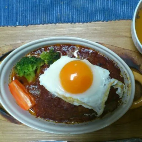 Snapdishの料理写真:煮込みハンバーグ。旦那さん作。|MIDORIさん