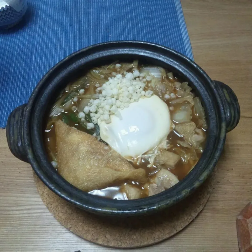 Snapdishの料理写真:味噌煮込みうどん。二回目ですみません(>_<)。本当は寒い日に食べるといいんだけどね(笑)。|MIDORIさん