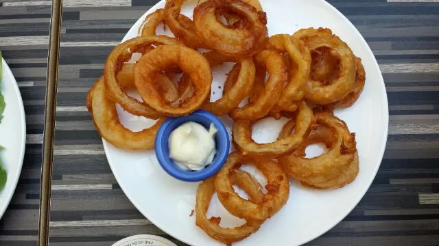 Fried belgian beer battered onion rings with mayonnaise|genさん