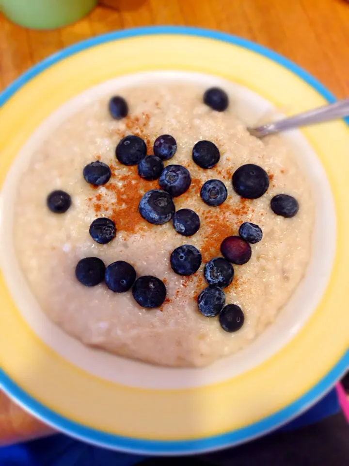 Oatmeal with blueberries|Maria Schlossbergさん