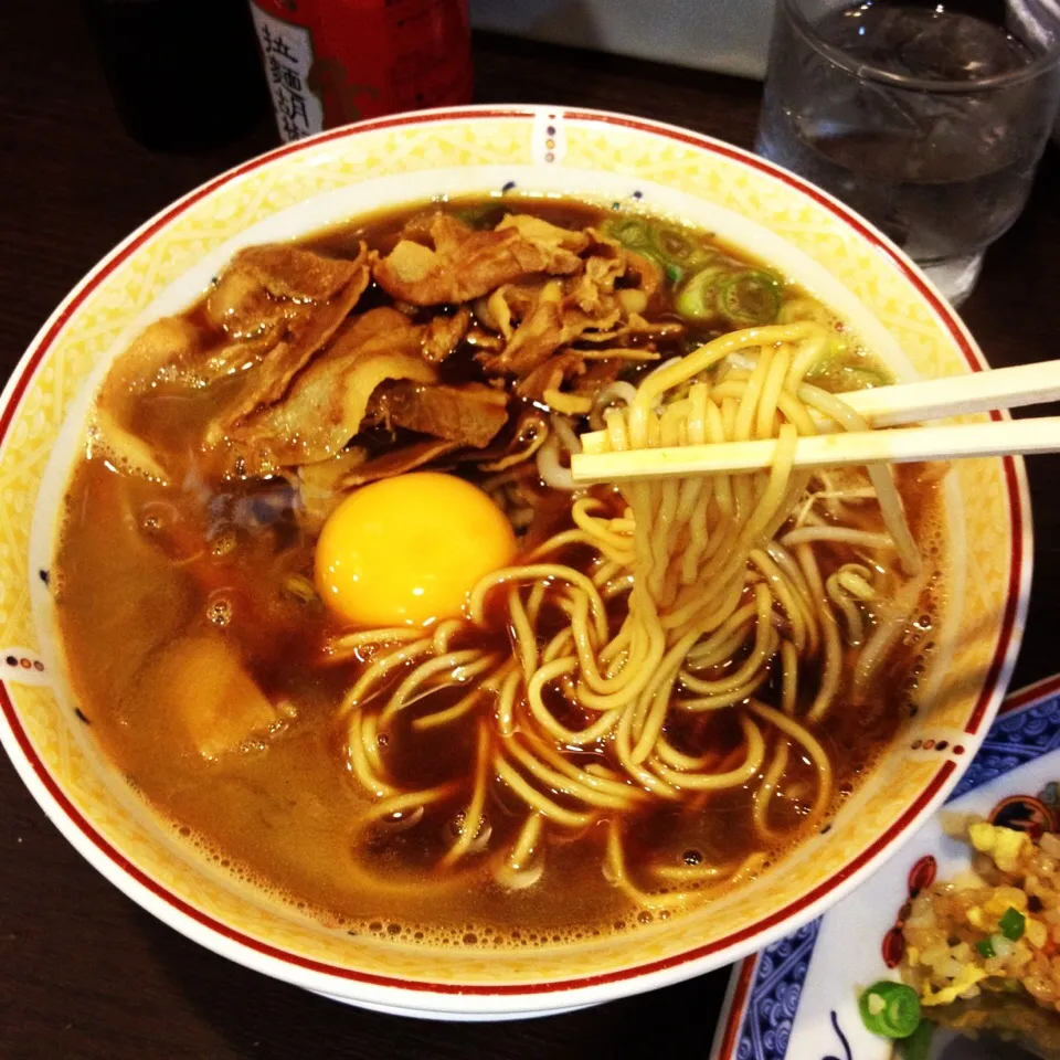 ラーメン 肉入 生たまごサービス|maixx ใหม่さん