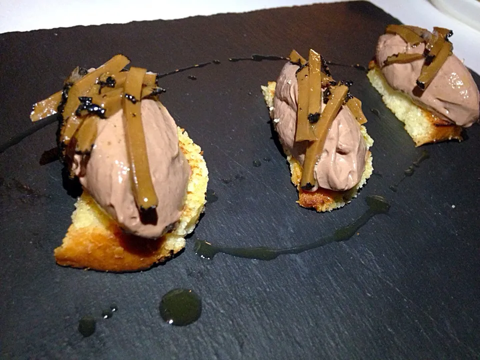 Snapdishの料理写真:Pigeon Pate with Truffle|Obeoom Jumsai Na Ayudhyaさん