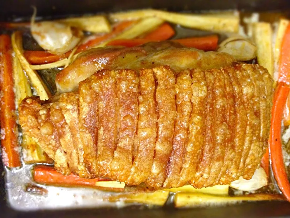 Roast pork belly with carrots and parsnips|Cinnamon Toastさん