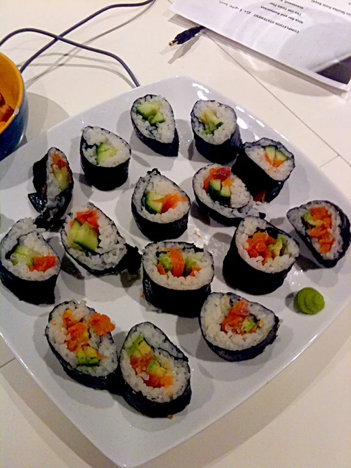 Salmon & cucumber sushi rolls|Vero Ballardさん