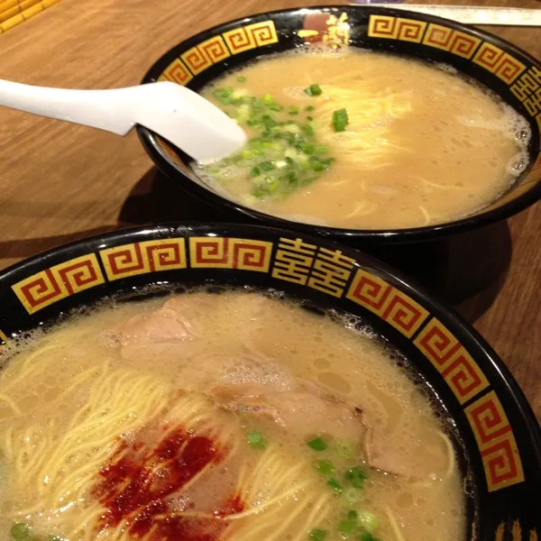 久しぶりに、朝ラーメンo(^▽^)o
今日は、ややこってりで特製ダレを基本にして麺の硬さも基本にしてみた。特製ダレを入れると辛いから豚骨の良さがわからなくなるなー。|눈☃ヌンさん