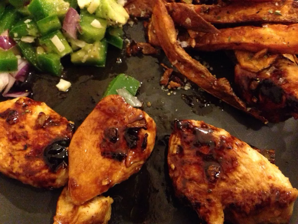 Honey-hot sauce reduction chicken with home yam fries|fraseremburyさん